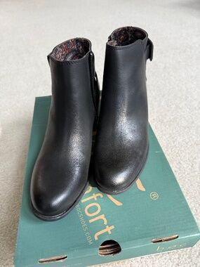 NWT Women's Lydia Back Belt Comfort Bootie Sz 8